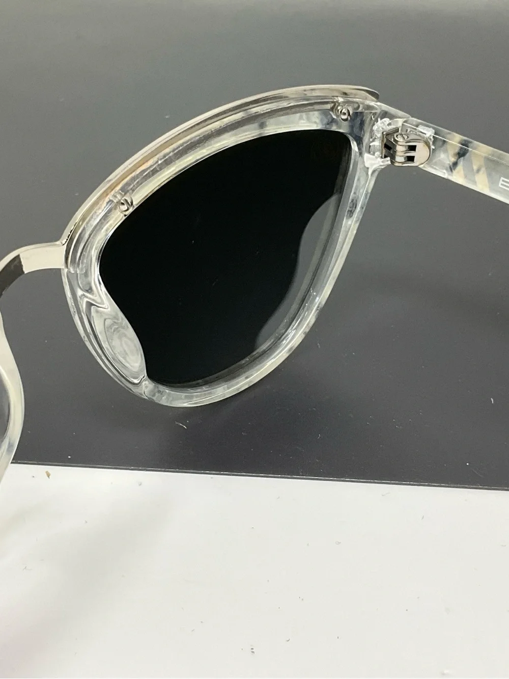 Blenders Avalanche Girl polarized sunglasses scratches